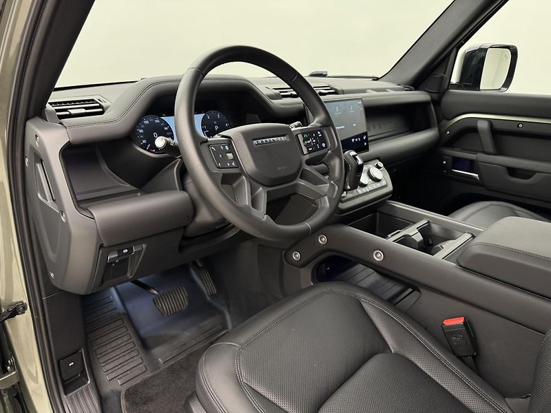 Land Rover Defender 110 D300 X-DYNAMIC SE - fotka 4 z 47