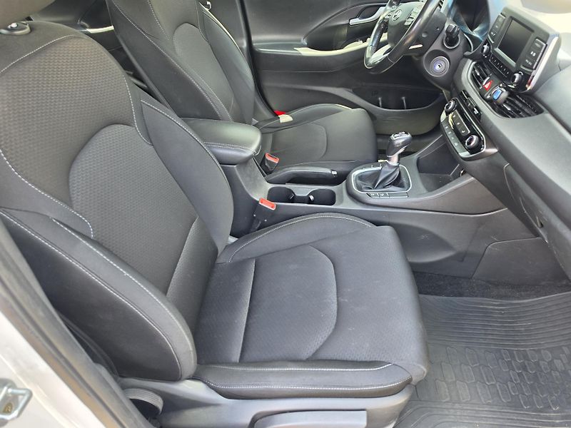 Hyundai i30 1.4i  - fotka 19 z 20