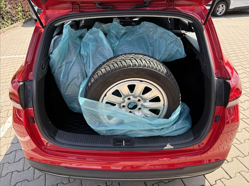 Hyundai i30 1,5 1.5i  Trikolor - fotka 9 z 18