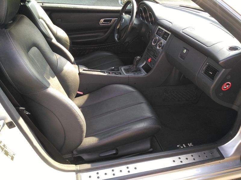 Mercedes-Benz SLK 200 Kompressor manuál - fotka 22 z 28