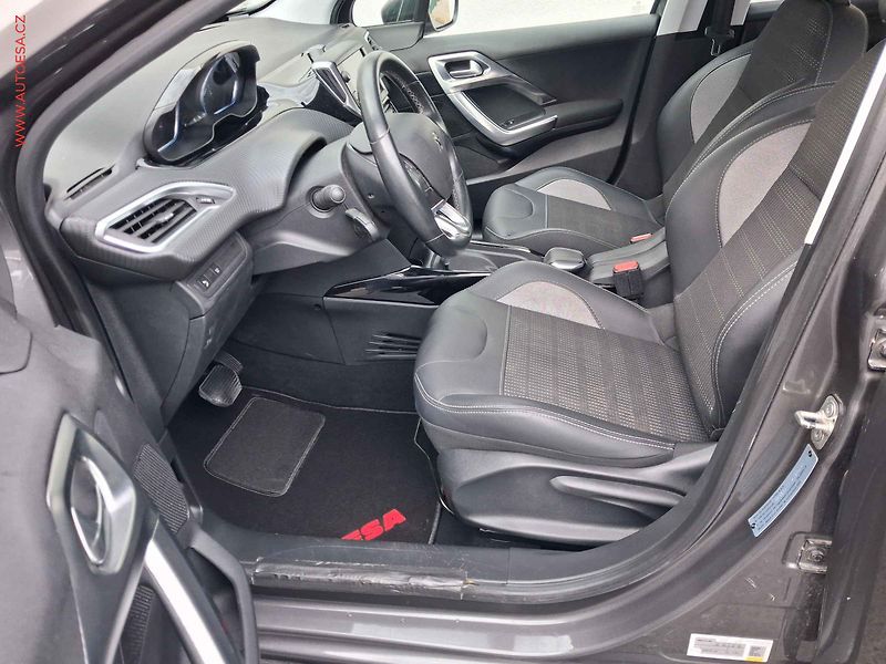 Peugeot 2008 (2019) 1.2 PT, Allure, AT, TZ, navi - fotka 9 z 19