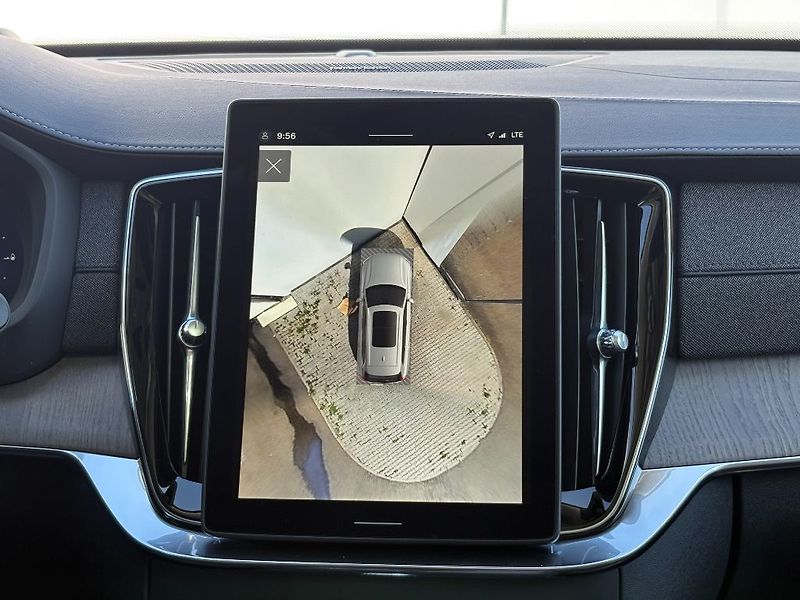 Volvo XC90 Plus Bright B5 184kW - fotka 14 z 25