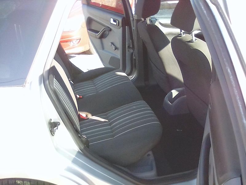Ford Focus (2008) 1.6i 16V, kombi, 2.majitel - fotka 20 z 30