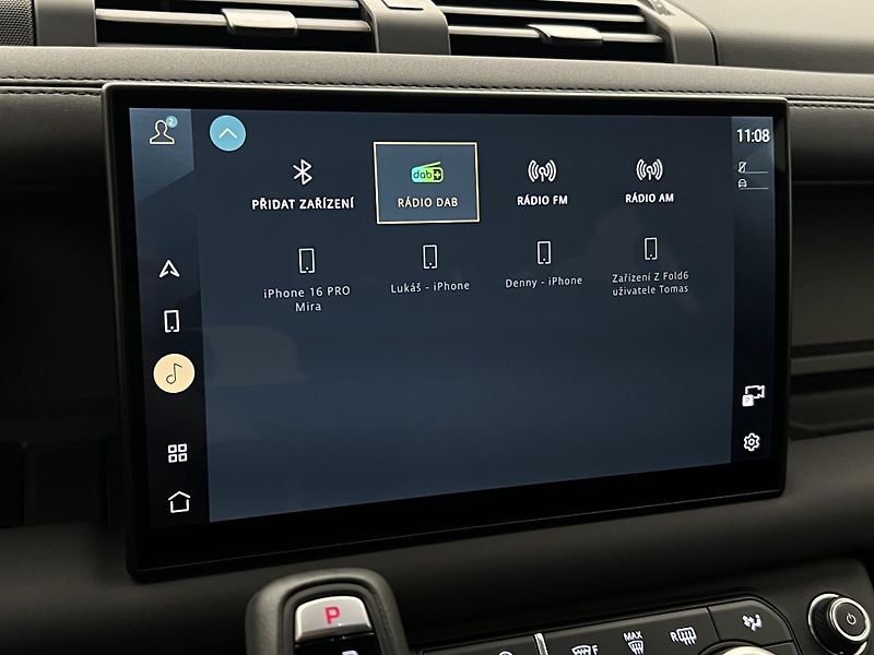 Land Rover Defender 110 D300 AWD X-DYNAMIC SE AUT - fotka 31 z 45