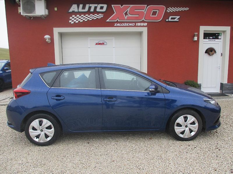 Toyota Auris 1.6 D-4D - fotka 2 z 34