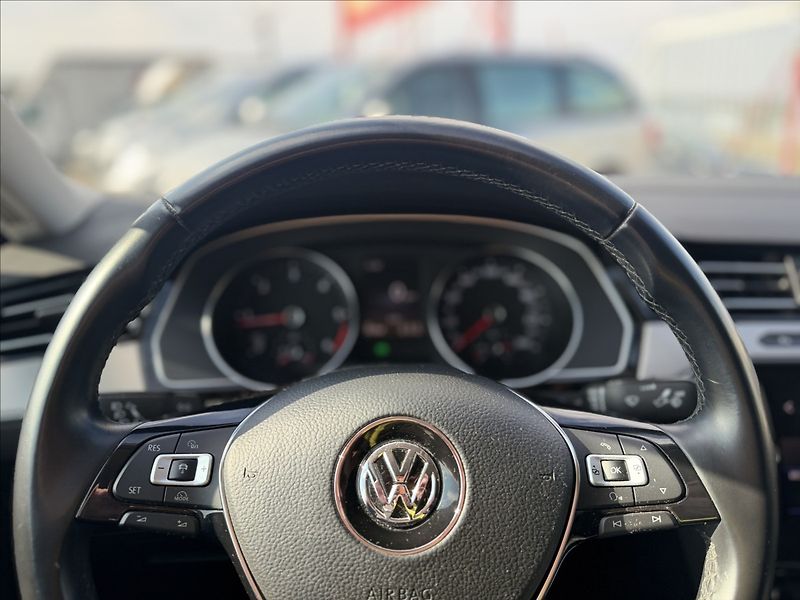 Volkswagen Passat 2,0 110kW R-LINE 93tKm ČR DPH - fotka 17 z 41