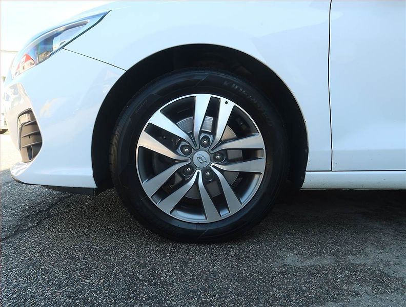 Hyundai i30 (2018) 1.4 CVVT, Serv.kniha, Tempomat - fotka 14 z 18