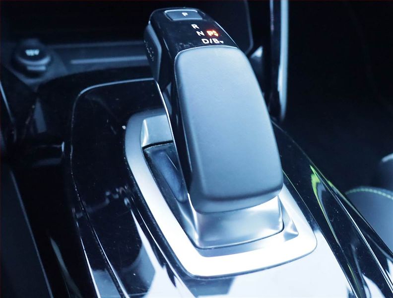 Peugeot 208 (2020) GT 50 kWh, SoH 90%, Automat - fotka 13 z 22