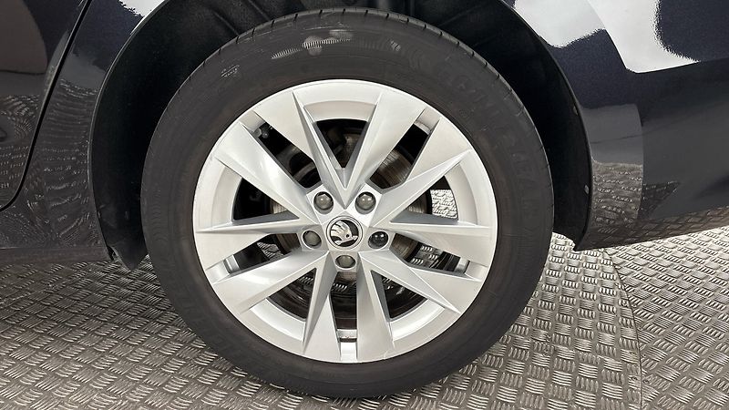Škoda Octavia 2.0 TDI Style Combi - fotka 19 z 25