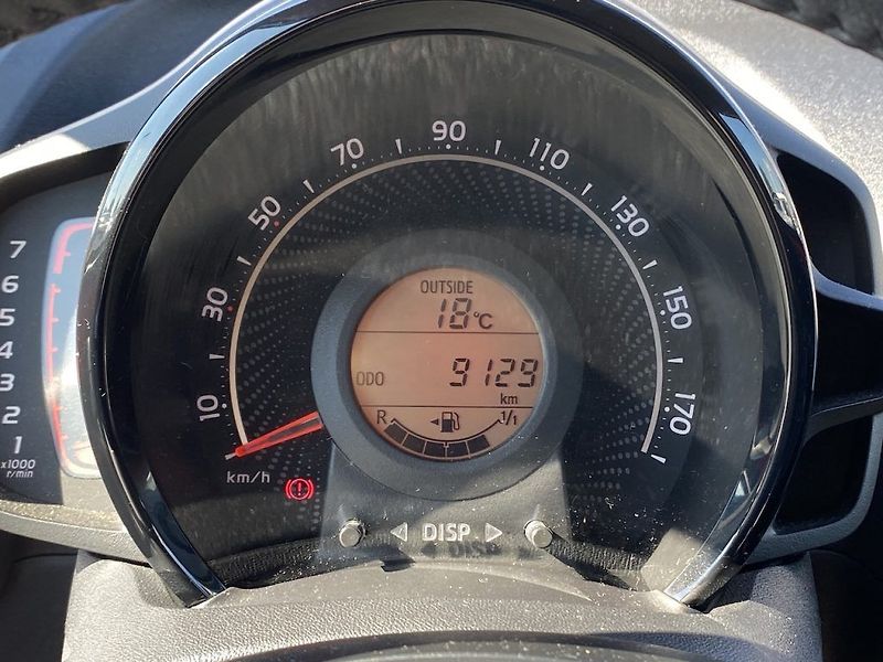 Toyota Aygo 1.0i, ČR, X-play, 9tis km - fotka 12 z 16