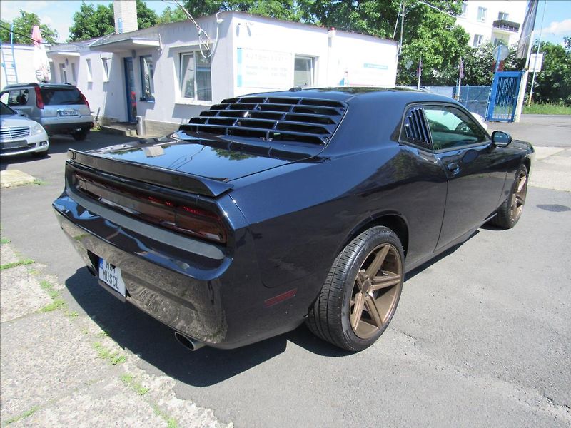 Dodge Challenger 3,6 L VVT 227kW - fotka 6 z 30