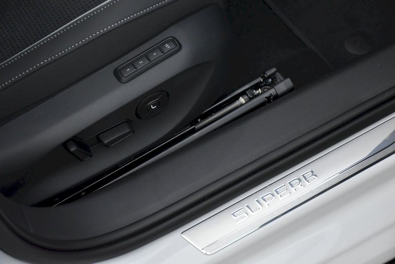 Škoda Superb (2025) Combi Sportline 2,0 TDI 142 kW - fotka 27 z 42