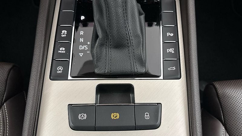 Škoda Superb 2.0 TDI DSG 4x4 L&K Combi - fotka 27 z 34