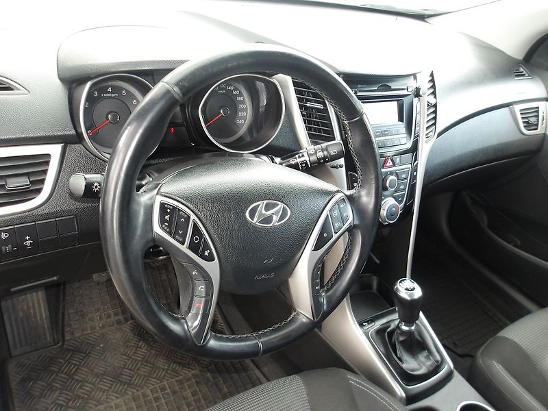 Hyundai i30 1,6i ČR - fotka 17 z 27