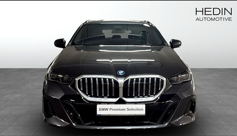 BMW Řada 5 530e AWD Touring MSport h/k - fotka 5 z 12