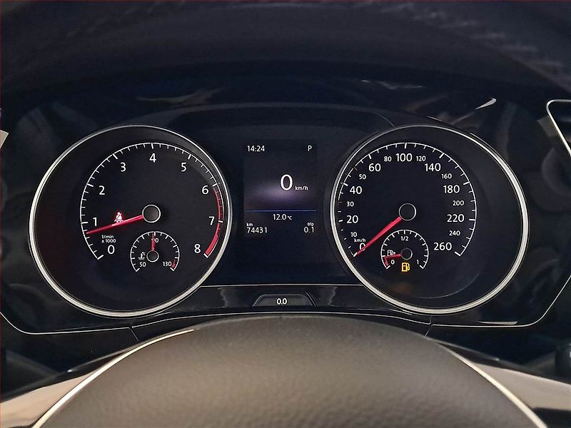 Volkswagen Touran (2018) R-Line 1.5 TSI - fotka 11 z 21