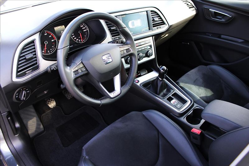 Seat Leon 1,8 TSi Xcellence FullLED, ACC - fotka 12 z 48