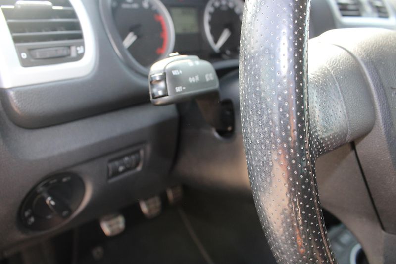 Škoda Fabia (2009) 1.4 16V SPORTLINE 2x sada kol  - fotka 17 z 19