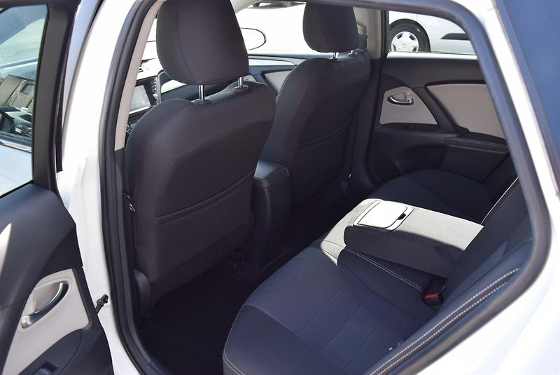 Toyota Avensis (2018) 1.8VVTI 108kw TEAM D XEN NAVI - fotka 16 z 50