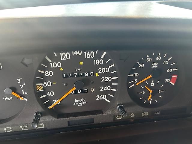 Mercedes-Benz 124 (1995) E320 24V kabriolet - fotka 20 z 28