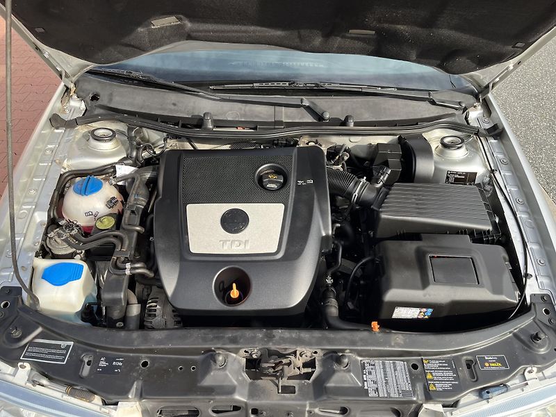Škoda Octavia 1.9 TDi Tour - fotka 22 z 29