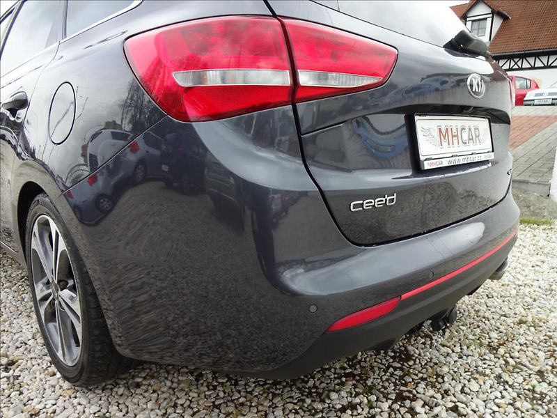 Kia Ceed 1,6 CRDi 100kW GT LINE - fotka 14 z 50