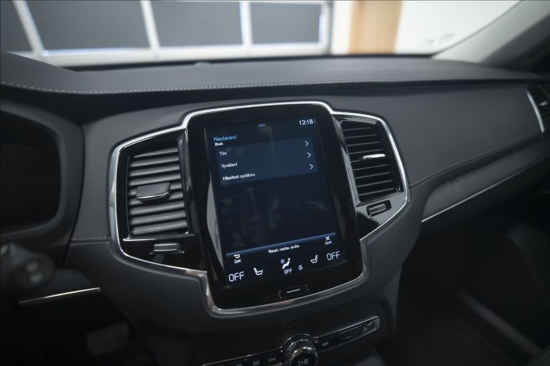 Volvo XC90 2,0 B5 AWD INSCRIPTION 7 MÍST - fotka 31 z 47