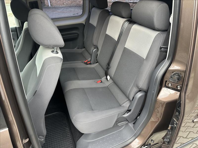 Volkswagen Caddy 1,6 TDI MAXI 7.MÍST REZERVACE - fotka 13 z 21