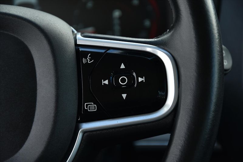 Volvo XC90 D5 AWD INSCRIPTION ČR - fotka 16 z 26