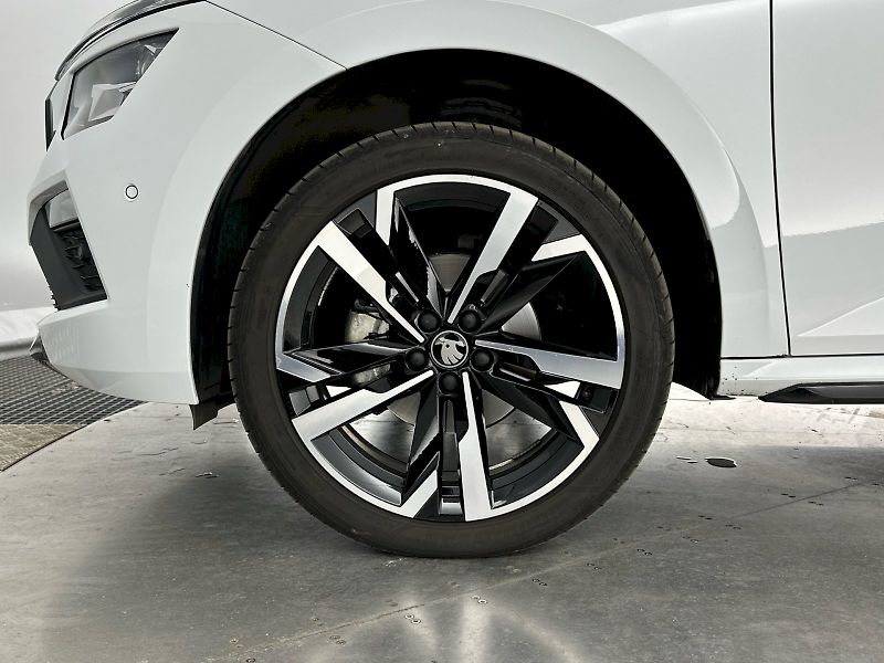 Škoda Kamiq (2025) DSG 1.0TSI 85kW Monte Carlo - fotka 33 z 33