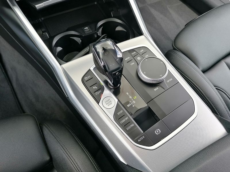 BMW Řada 3 (2020) 2.0 318D  A/T,Kůže,Ambient. - fotka 13 z 31