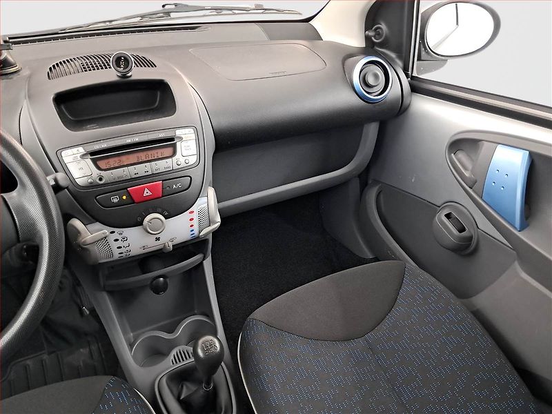 Peugeot 107 (2011) 1.0, nová STK, jezdí skvěle - fotka 8 z 13