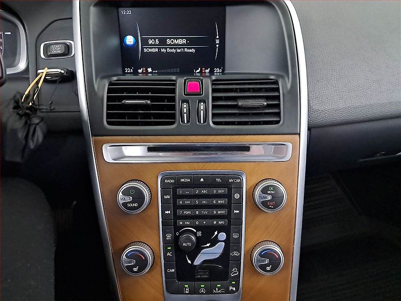 Volvo XC60 (2015) D4, 4X4, Automat, ČR,1.maj - fotka 12 z 19