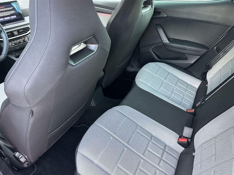Seat Ibiza (2025) 1.5 TSI DSG FR - fotka 8 z 32