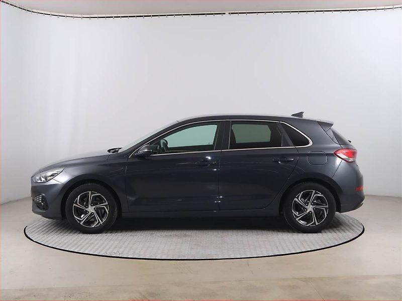 Hyundai i30 (2020) Family 1.5 DPI, Serv.kniha - fotka 3 z 17