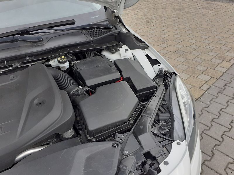 Volvo V40 (2018) 2.0 D CROSS COUNTRY - fotka 26 z 32