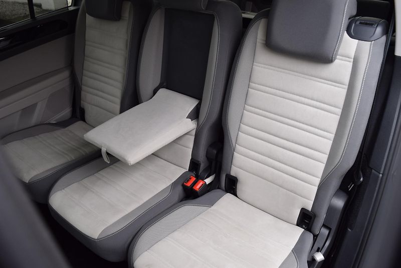 Volkswagen Touran (2017) 1.4TSI 110kw HIGHLINE 7M TAŽNÉ - fotka 19 z 50