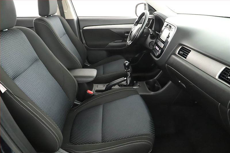 Mitsubishi Outlander (2017) 2.2 DI-D, 7 míst, Tempomat - fotka 7 z 14