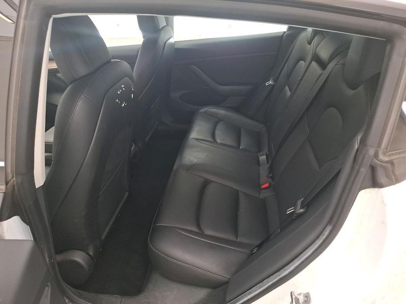Tesla Model 3 RWD LED ACC       PŘIPRAVUJEME - fotka 7 z 9