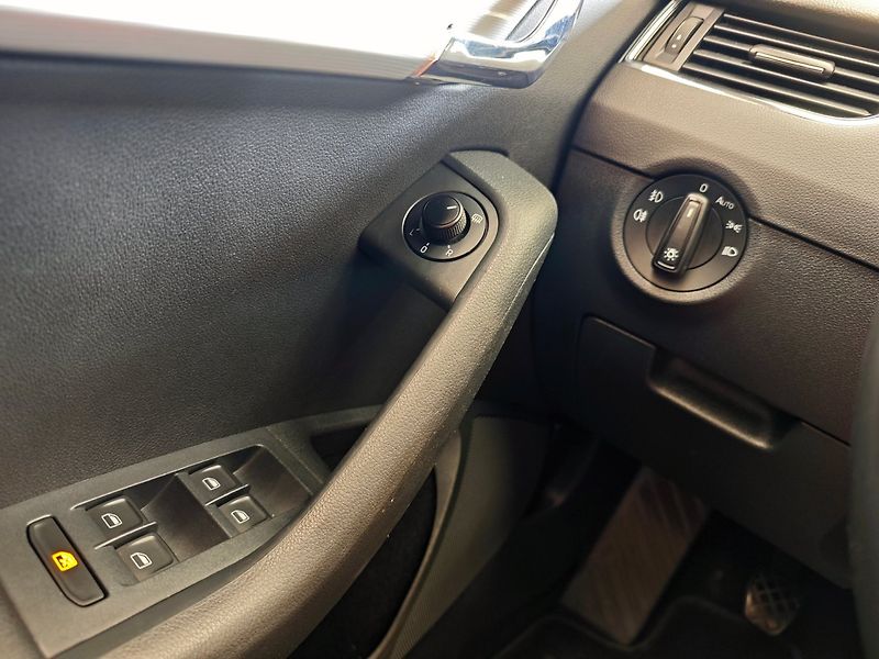 Škoda Octavia (2013) 1.4 TSi Elegance Tempomat - fotka 22 z 42