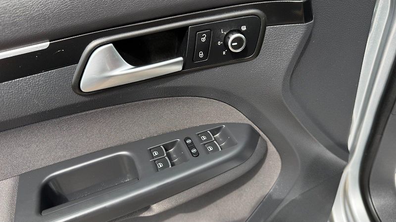 Volkswagen Touran (2014) 2.0TDi 130kW *Tažné*Navi*DSG* - fotka 10 z 24