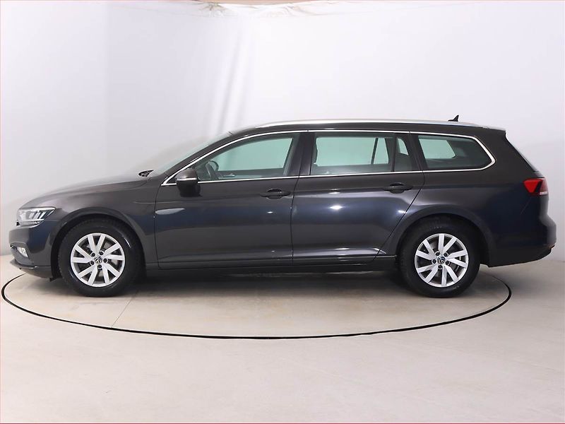 Volkswagen Passat (2020) Business 2.0 TDI, Automat - fotka 3 z 21