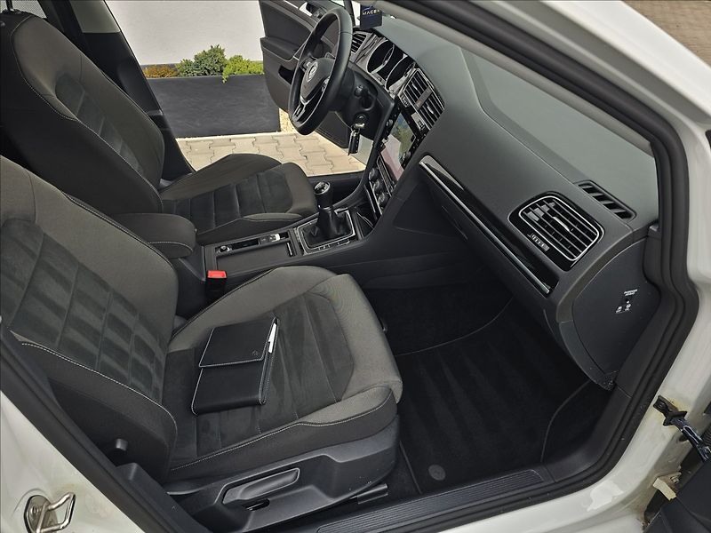 Volkswagen Golf VII 1,4 TSi Highline NAVI - fotka 36 z 52