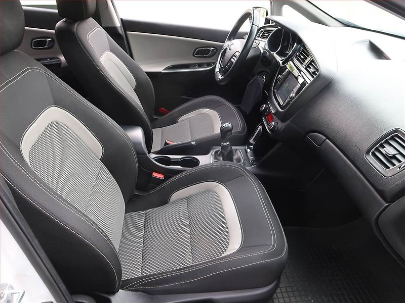 Kia Ceed (2017) Silver 1.6 GDI, Serv.kniha - fotka 9 z 18