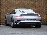 Na Porsche 911 si zadní stěrač můžete pořídit za příplatek. Faktem nicméně je, že siluetu auta trochu hyzdí.