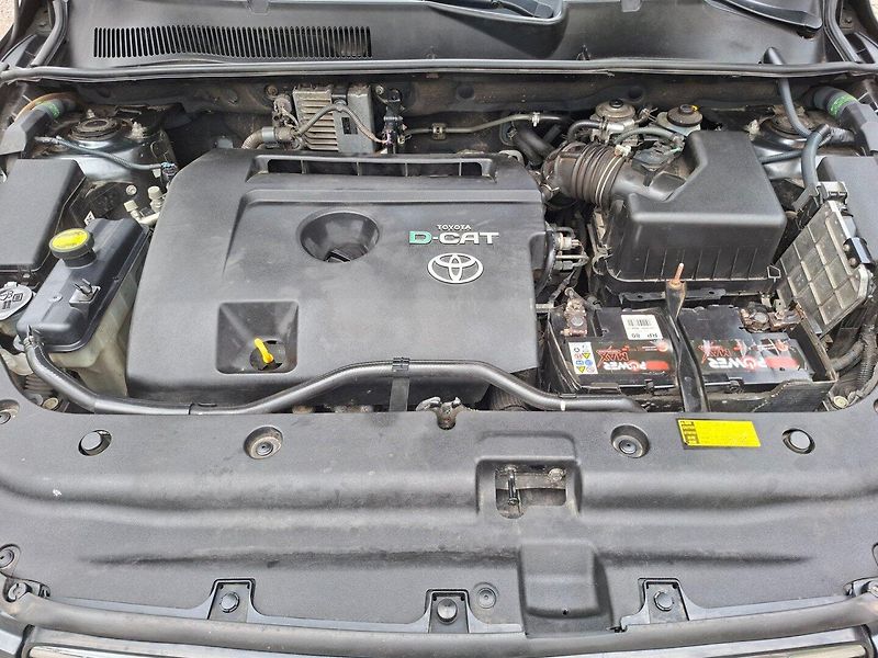 Toyota RAV4 (2007) 2.2 D-CAT 130kW 4X4 -TAŽ.ZAŘ. - fotka 33 z 35