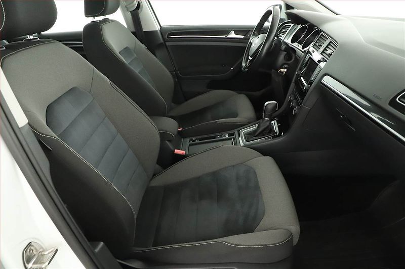 Volkswagen Golf (2015) 1.6 TDI, Automat, Tempomat - fotka 7 z 16