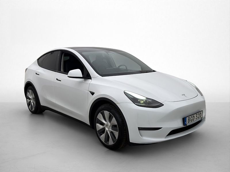Tesla Model Y Long Range AWD - fotka 3 z 29