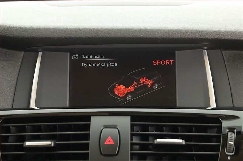 BMW X3 (2015) xDrive20i, 4X4, Automat - fotka 14 z 19