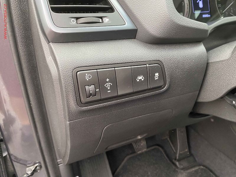 Hyundai Tucson (2018) 1.6 GDi, Go!, navi, kamera - fotka 15 z 18